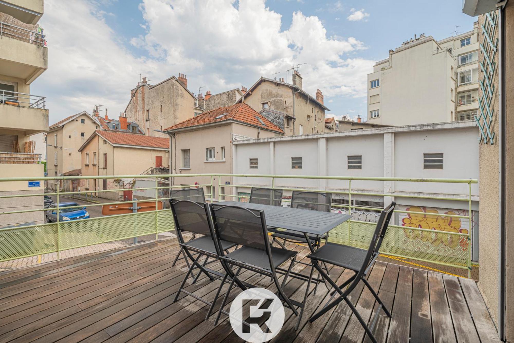 Apartment 4 *