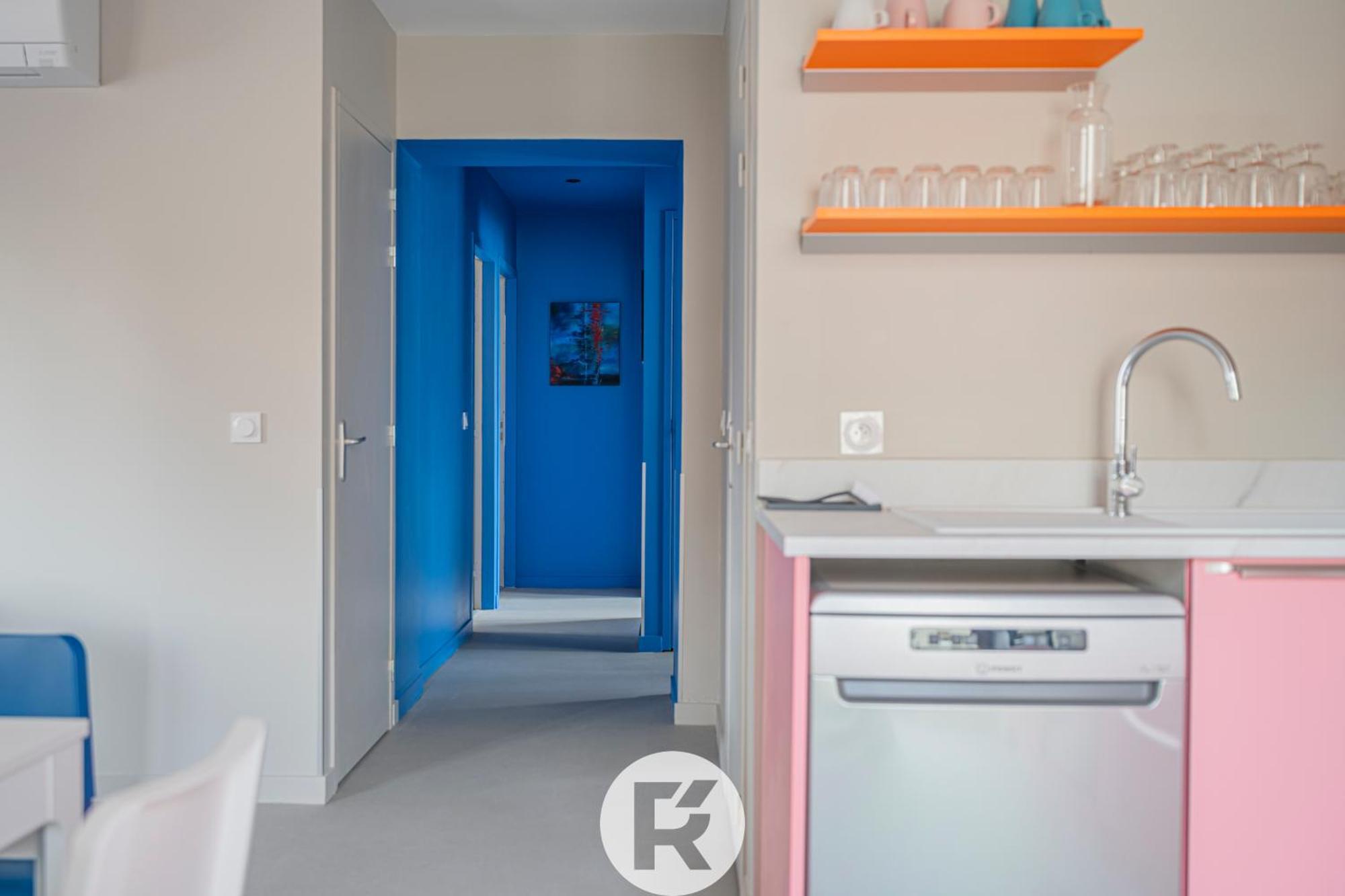 4 Apartment *