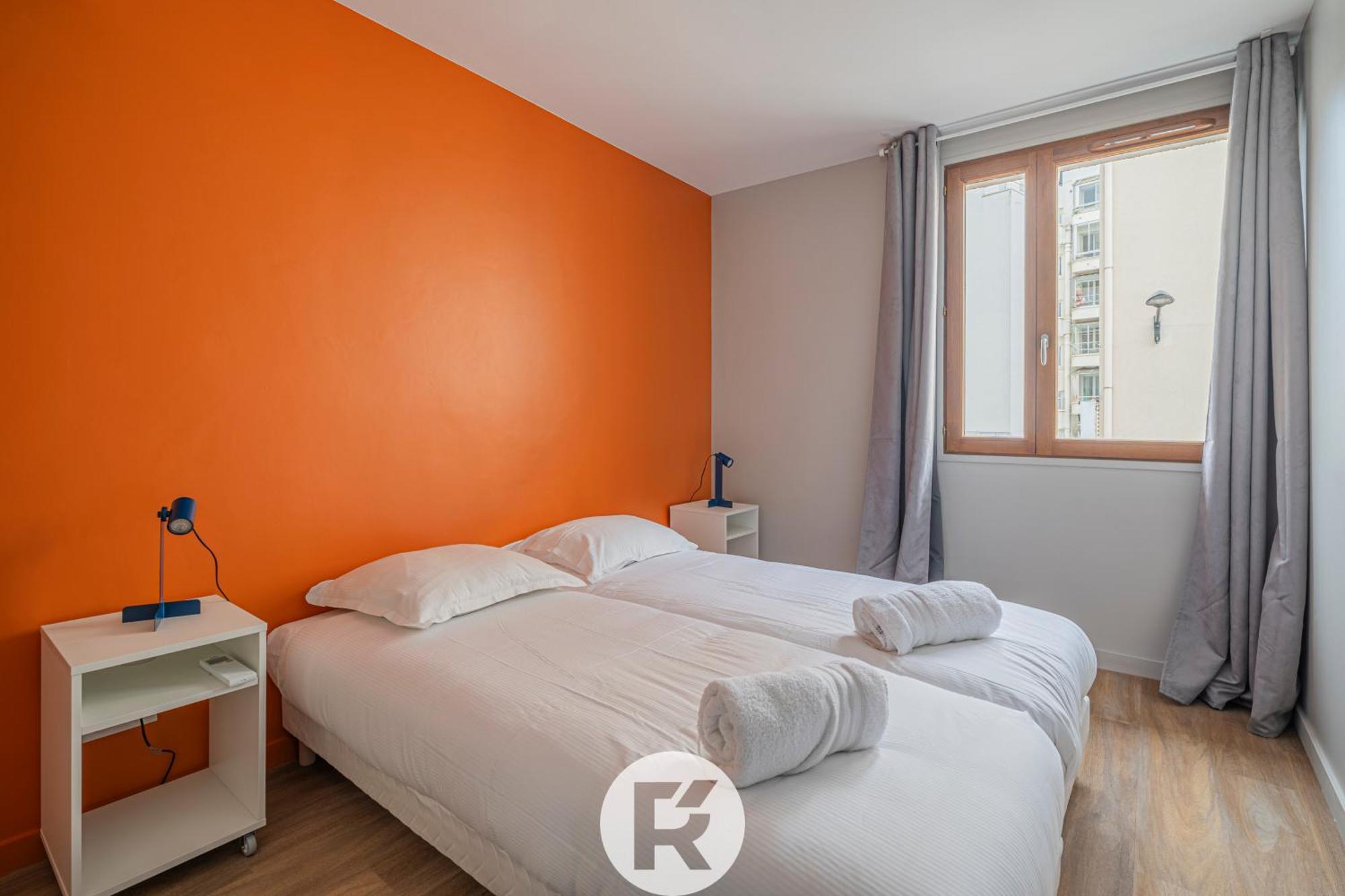 4 Apartment *