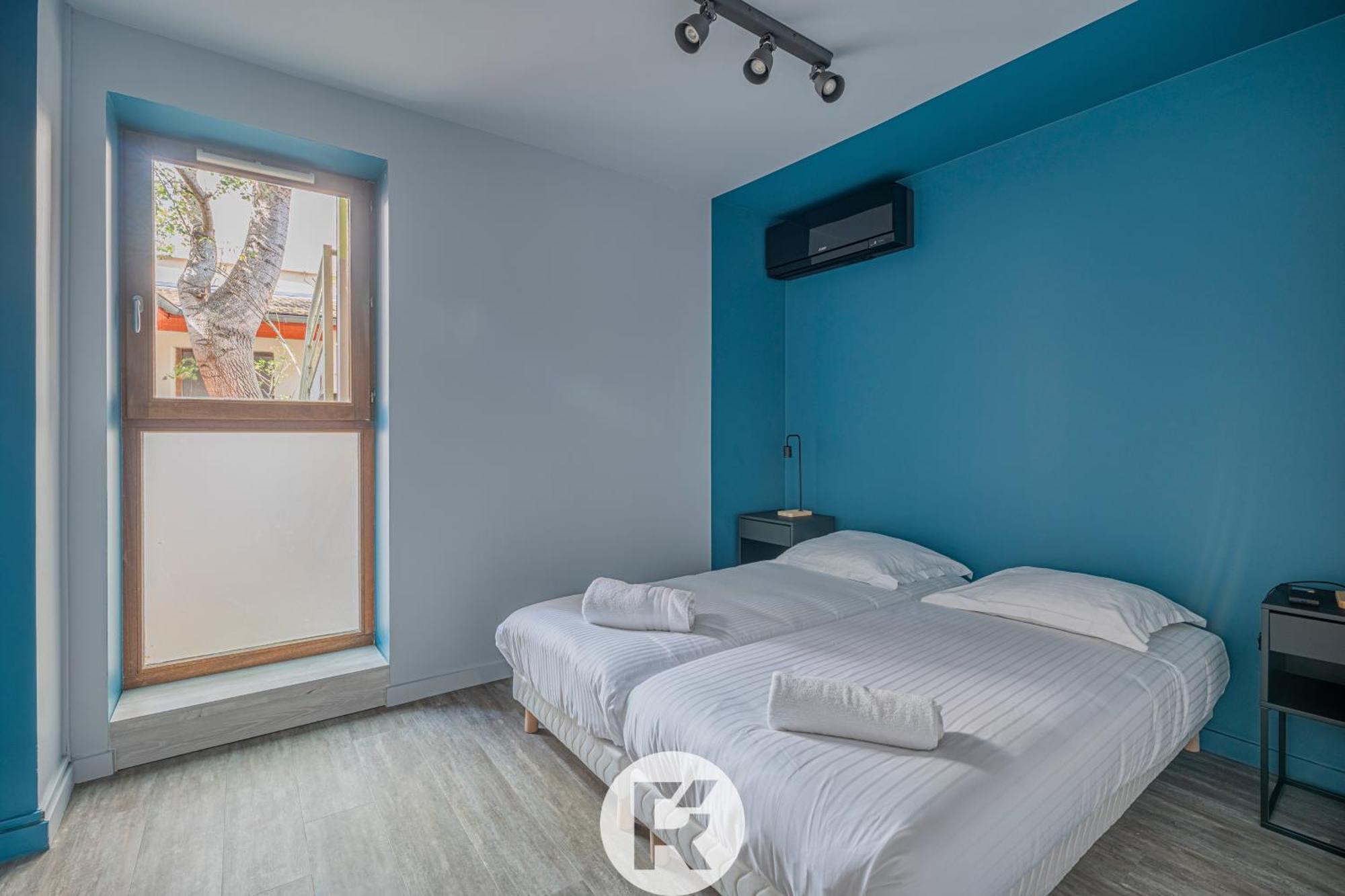 4 * Grenoble