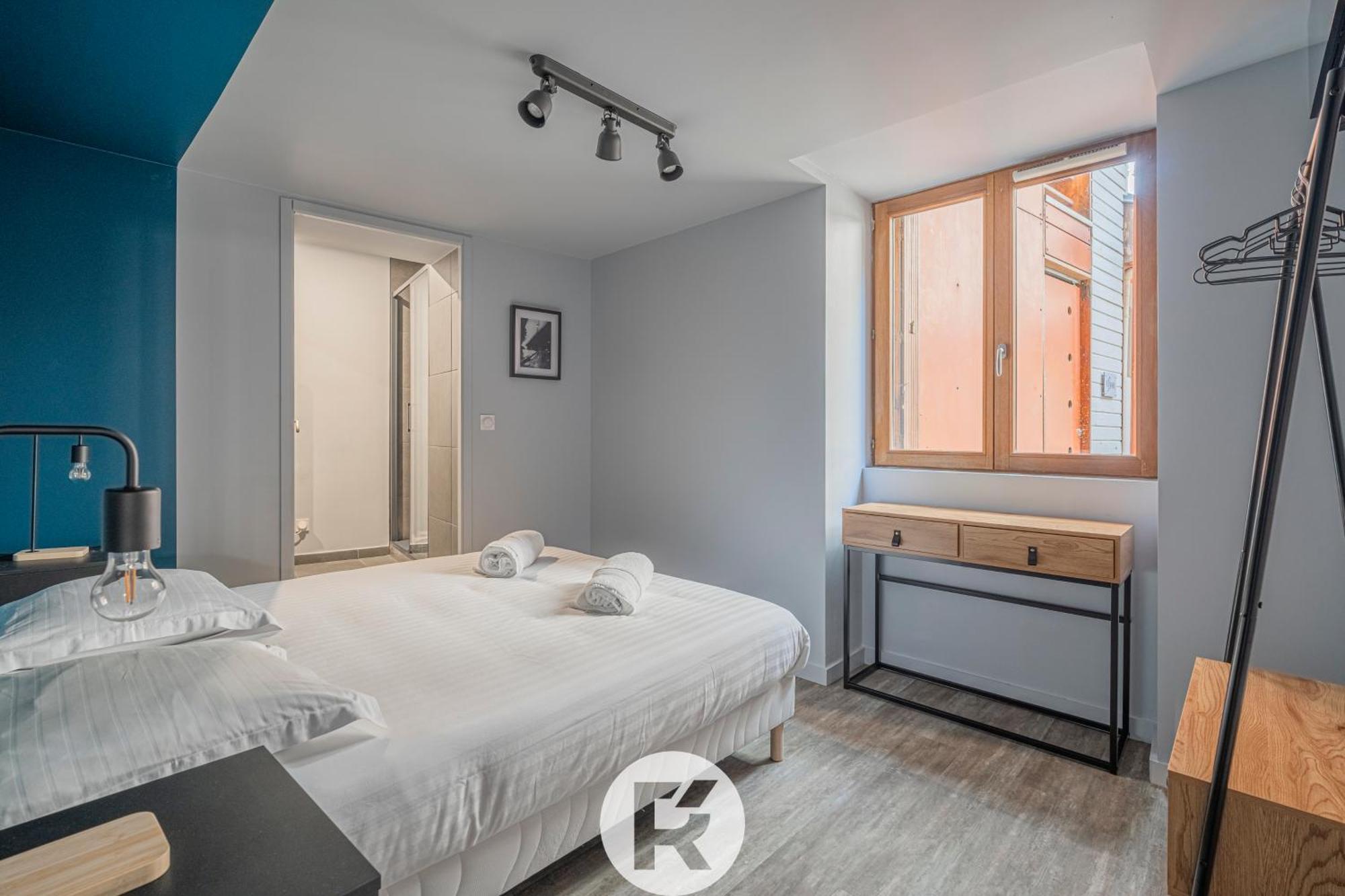 Apartment 4 *