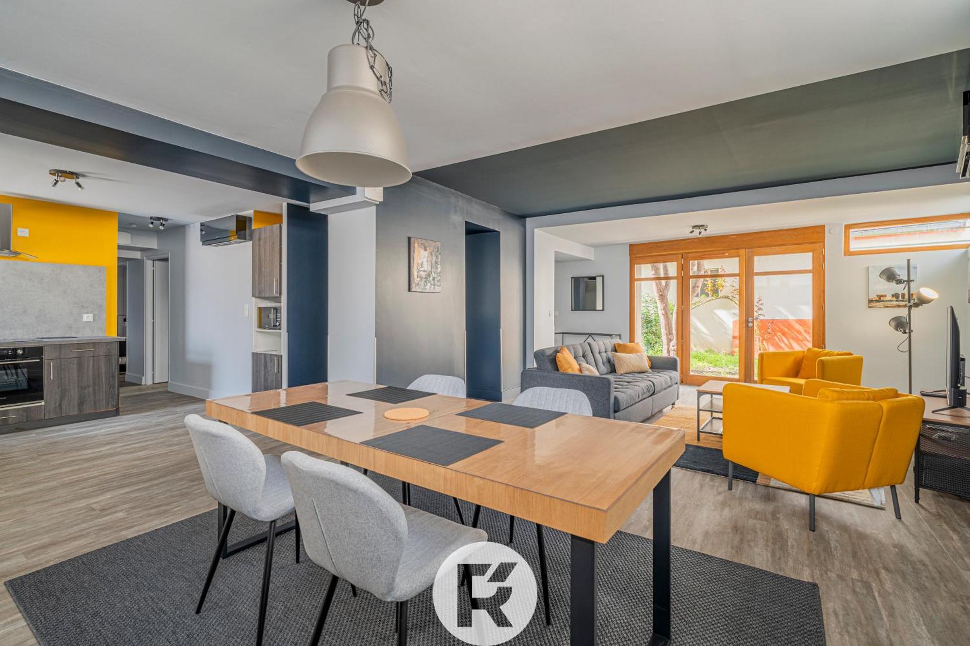 4 Apartment *