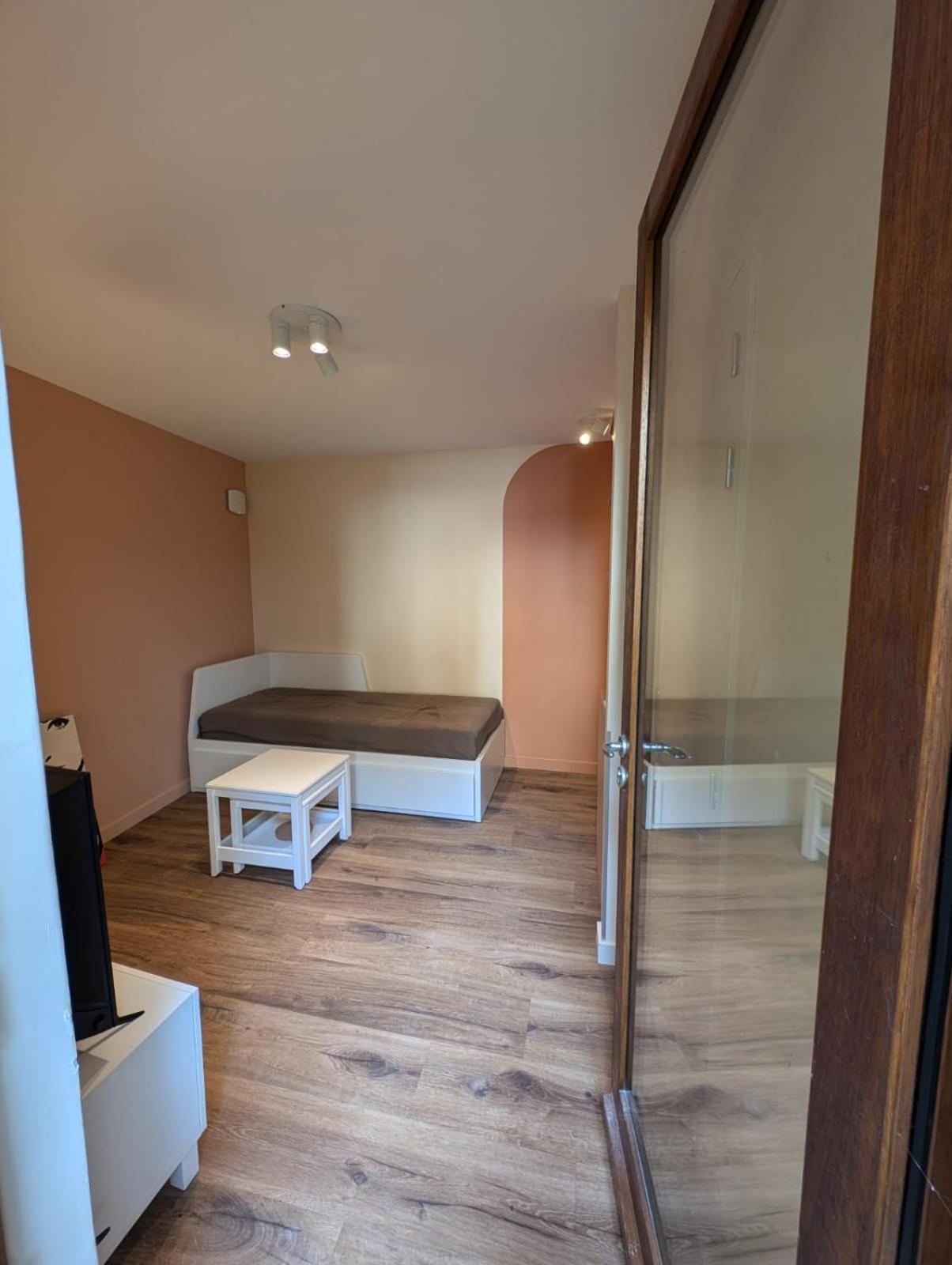 4 Apartment