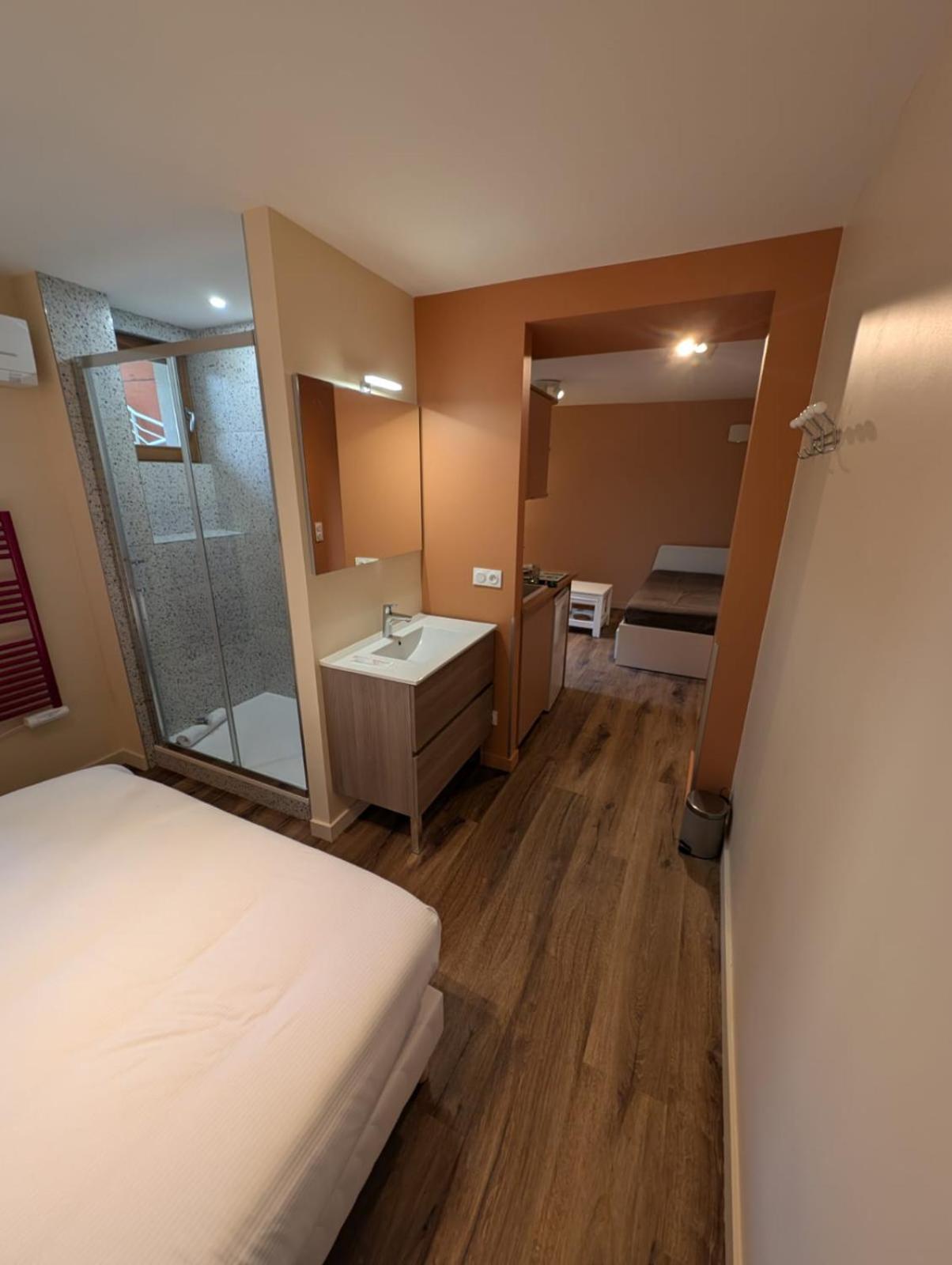 4 * Grenoble