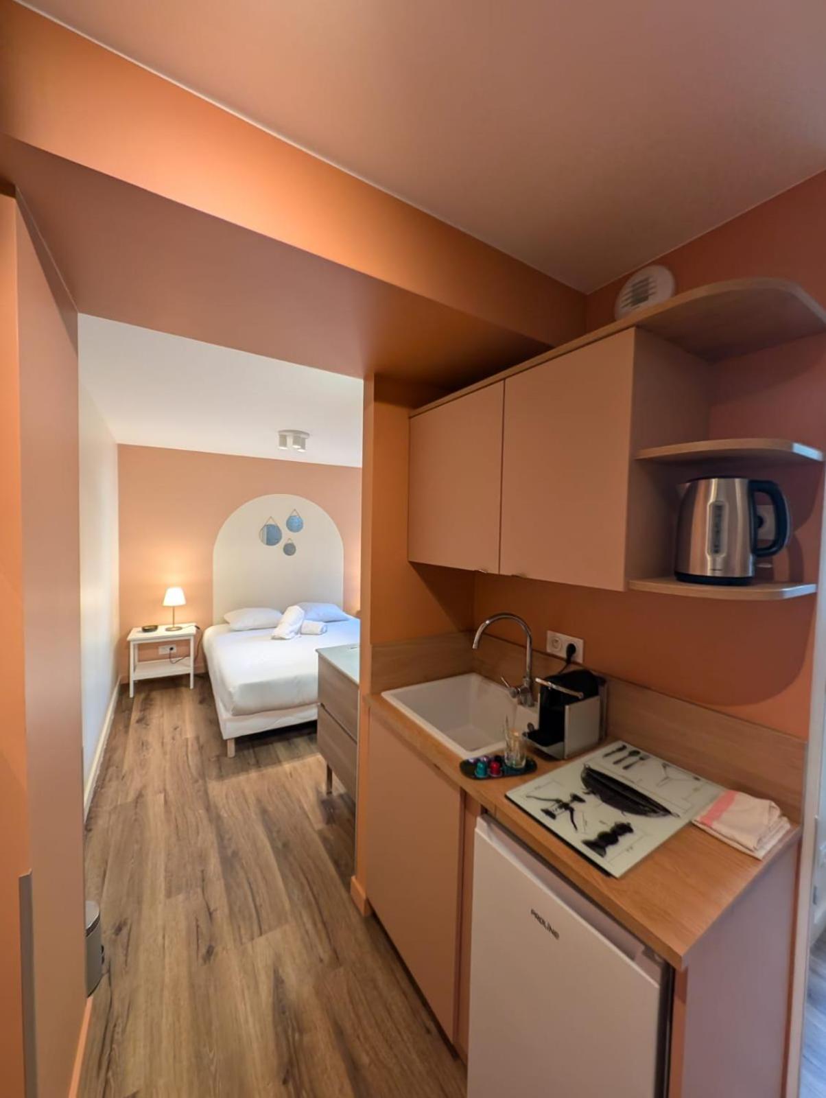 Apartment 4 *